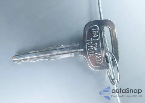 2003 Toyota Camry Le z USA, uszkodzony, nr VIN 4T1BE32K73U229696